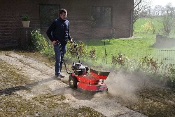 Tielbürger tw50 onkruidborstelmachine actiefoto